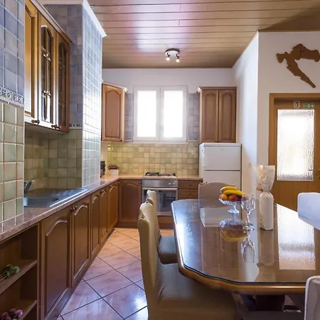 Apartment Ikar Podstrana