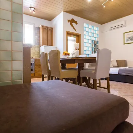 شقة Ikar بودْسْتغانا
