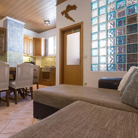 Ikar Apartment *