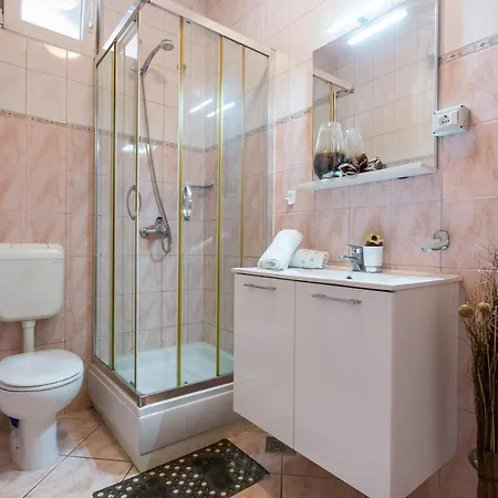 Ikar Apartmán Podstrana